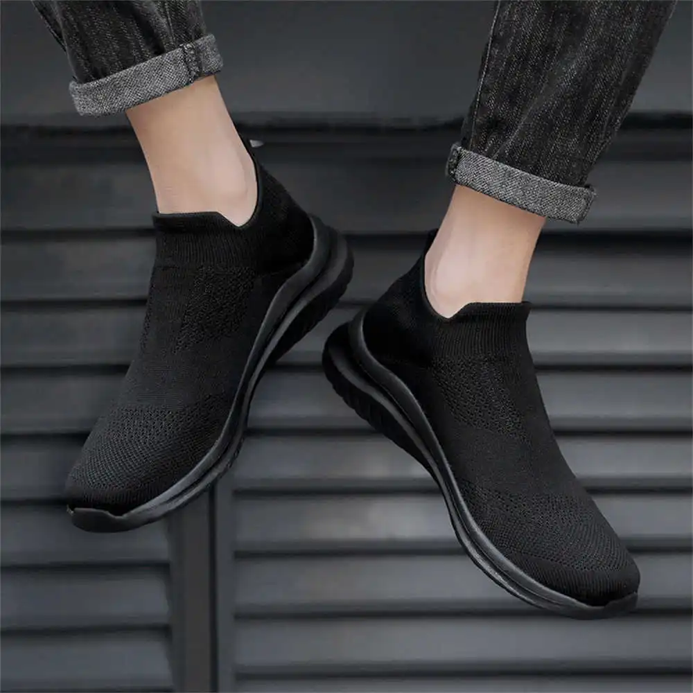 Men Shoes White Colour - Sepatu olahraga pria, krem lembut baru
